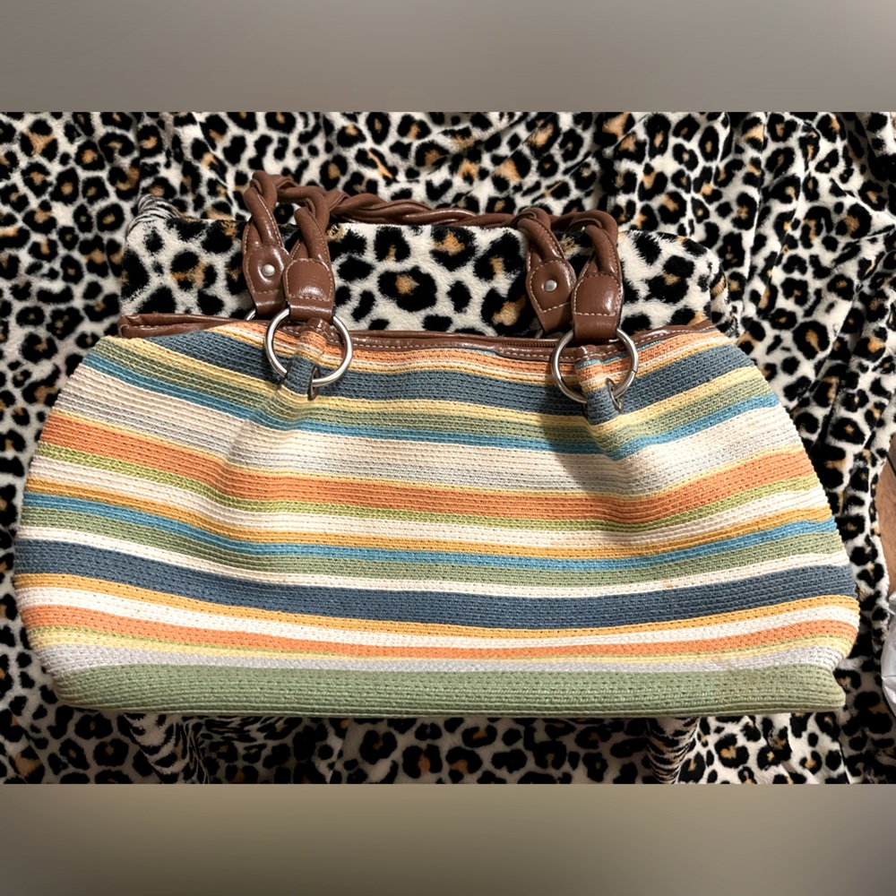 Striped Handbag with several pockets